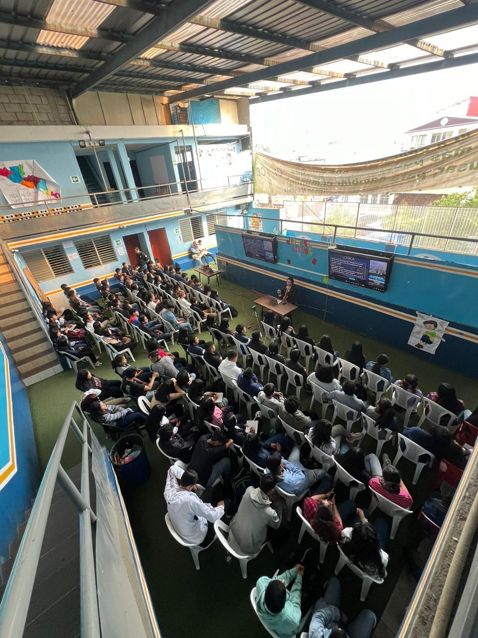 Estudiantes durante una actividad en San Juan Sacatepéquez, mayo de 2024